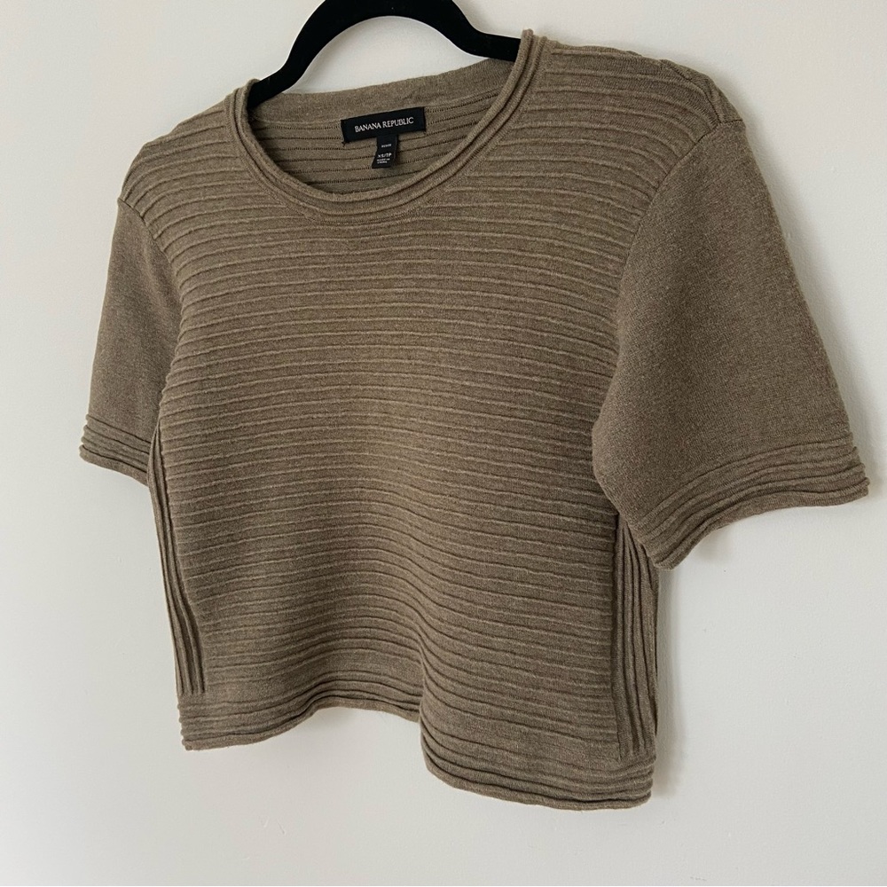 Banana Republic Textured Knit Cropped Short Sleeve Top in Olive Green size XS P